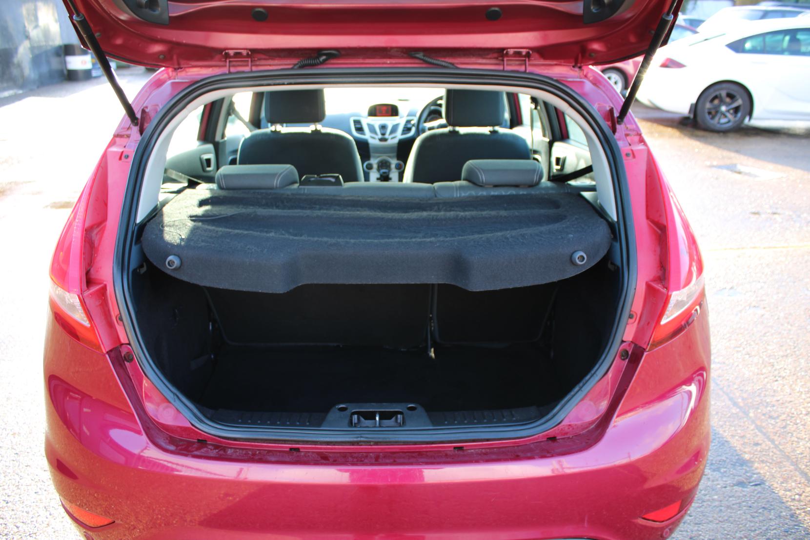 Ford Fiesta 1.4 Zetec Hatchback 5dr Petrol Automatic (154 g/km, 94 bhp)