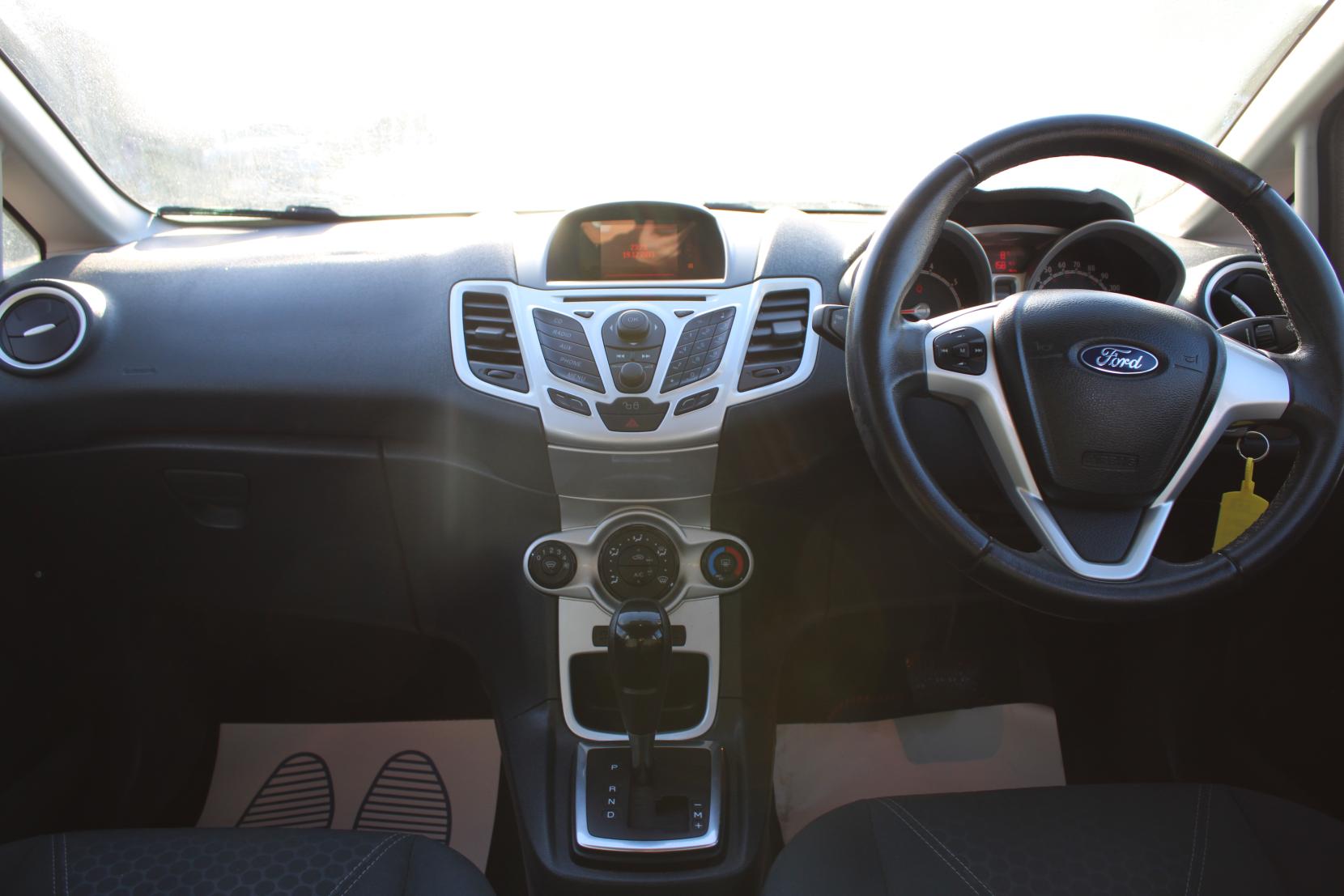 Ford Fiesta 1.4 Zetec Hatchback 5dr Petrol Automatic (154 g/km, 94 bhp)