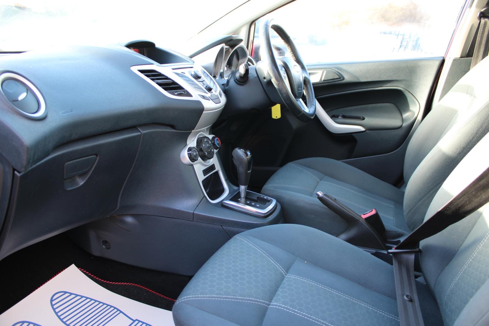 Ford Fiesta 1.4 Zetec Hatchback 5dr Petrol Automatic (154 g/km, 94 bhp)