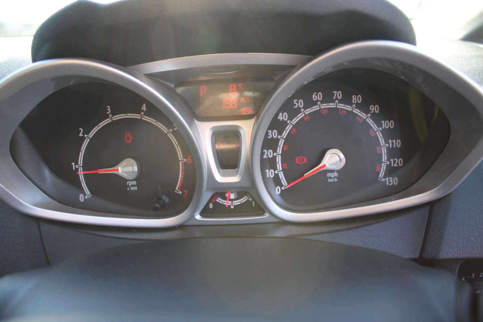 Ford Fiesta 1.4 Zetec Hatchback 5dr Petrol Automatic (154 g/km, 94 bhp)