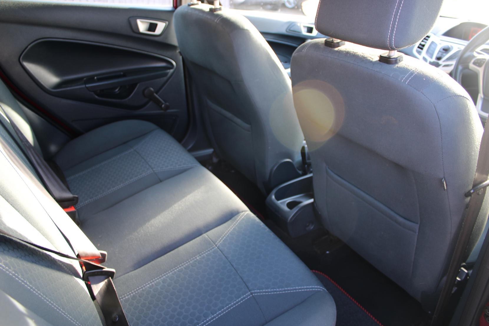 Ford Fiesta 1.4 Zetec Hatchback 5dr Petrol Automatic (154 g/km, 94 bhp)