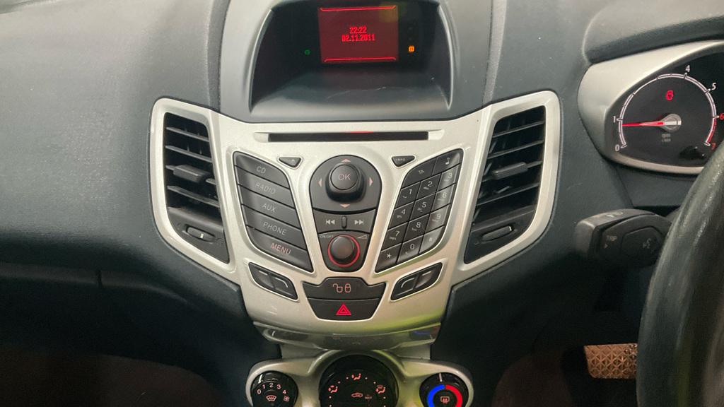 Ford Fiesta 1.4 Zetec Hatchback 5dr Petrol Automatic (154 g/km, 94 bhp)