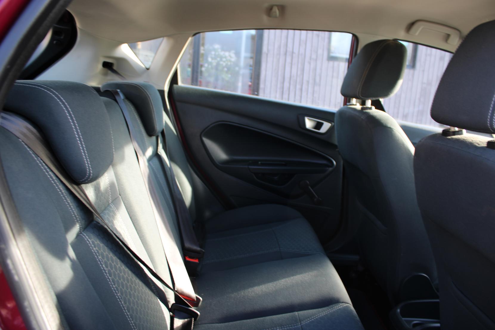 Ford Fiesta 1.4 Zetec Hatchback 5dr Petrol Automatic (154 g/km, 94 bhp)