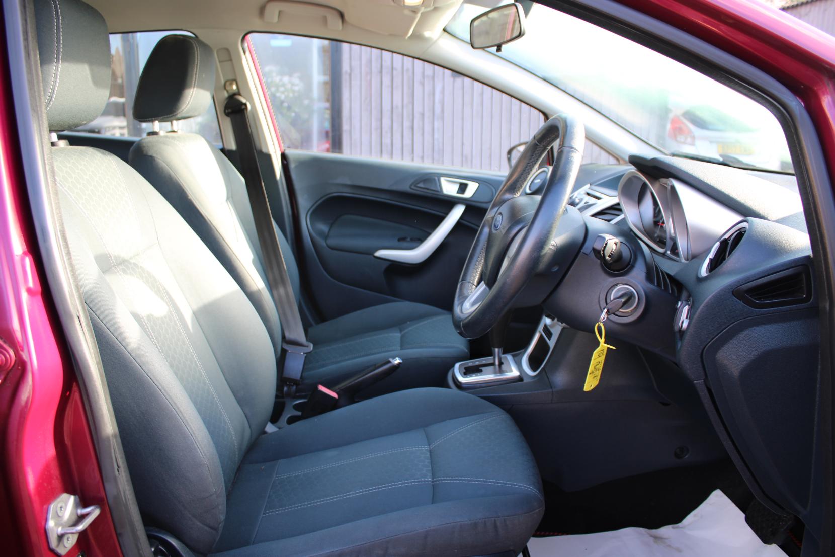 Ford Fiesta 1.4 Zetec Hatchback 5dr Petrol Automatic (154 g/km, 94 bhp)