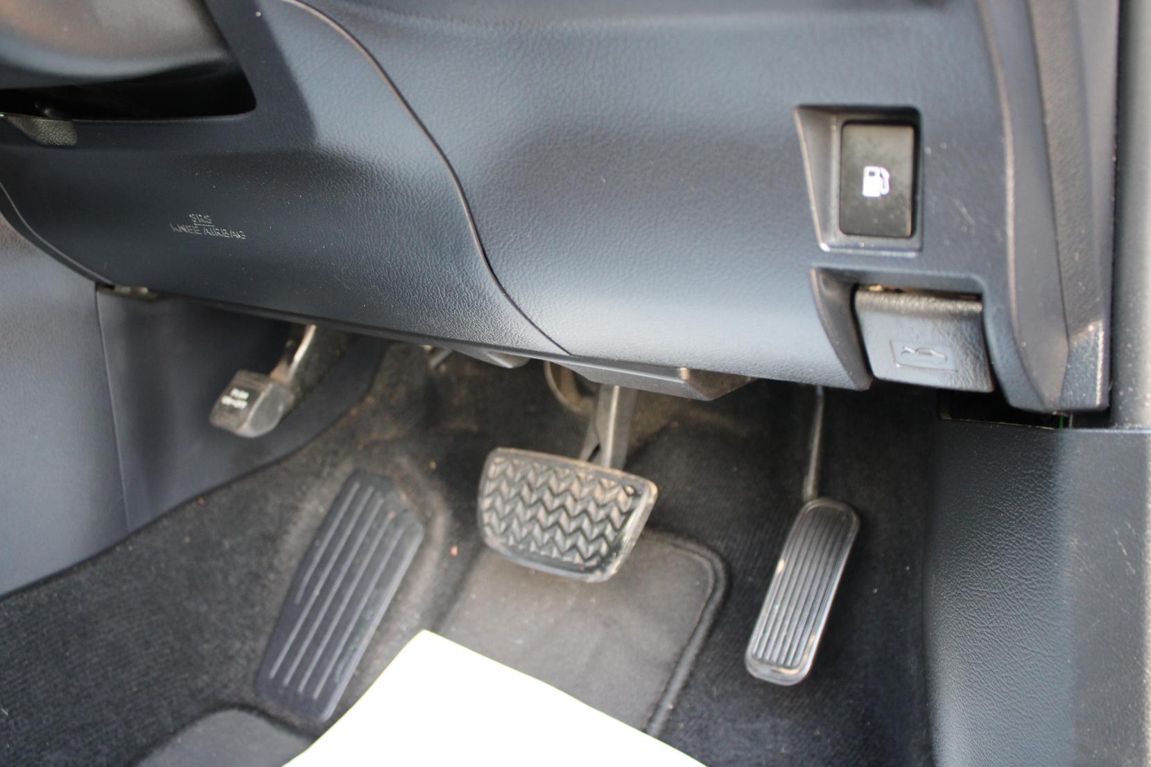 Lexus CT 1.8 200h Advance Hatchback 5dr Petrol Hybrid CVT Euro 6 (s/s) (136 ps)