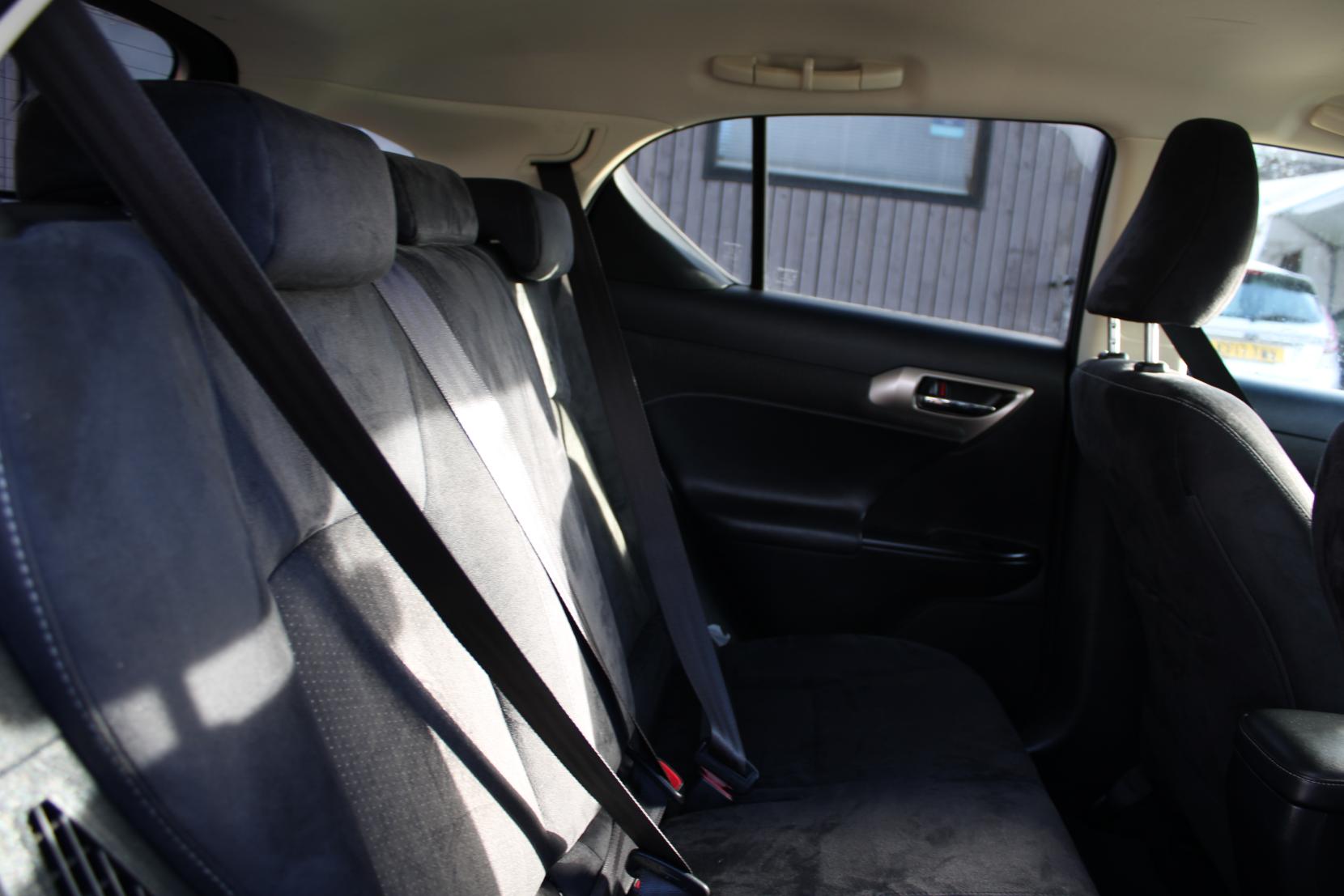 Lexus CT 1.8 200h Advance Hatchback 5dr Petrol Hybrid CVT Euro 6 (s/s) (136 ps)