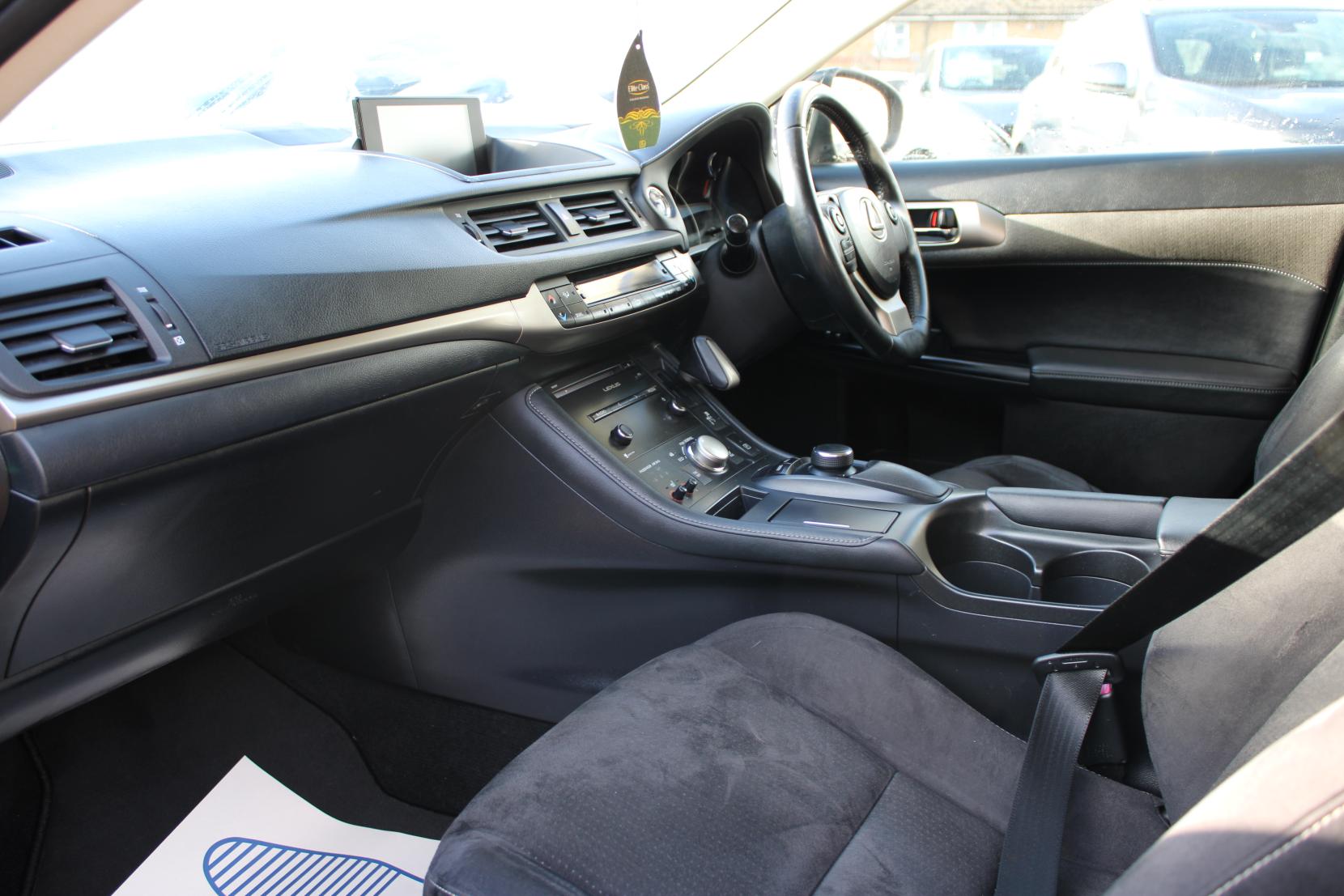 Lexus CT 1.8 200h Advance Hatchback 5dr Petrol Hybrid CVT Euro 6 (s/s) (136 ps)