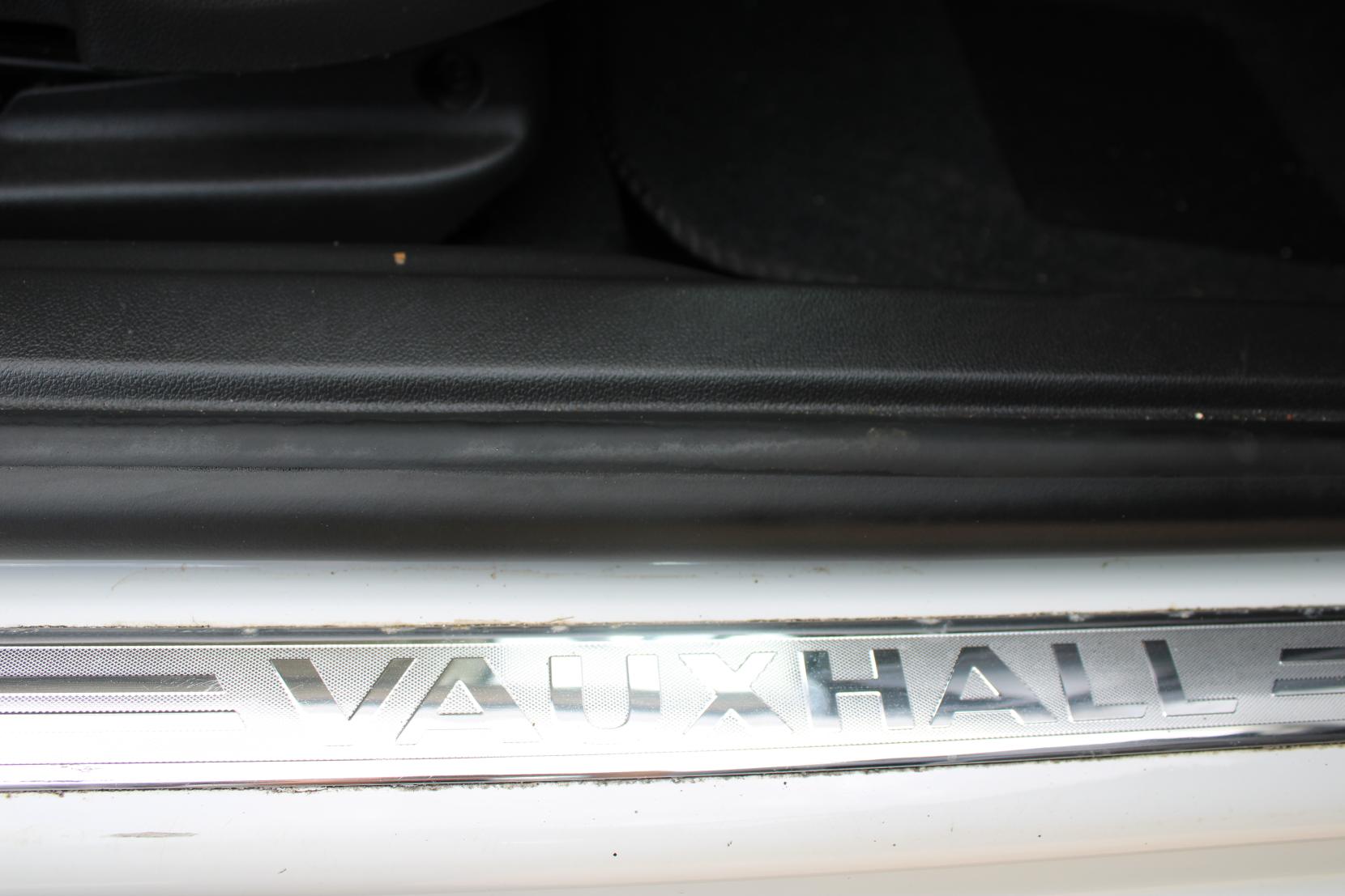 Vauxhall Insignia 1.5i Turbo GPF SRi Nav Grand Sport 5dr Petrol Manual Euro 6 (s/s) (165 ps)