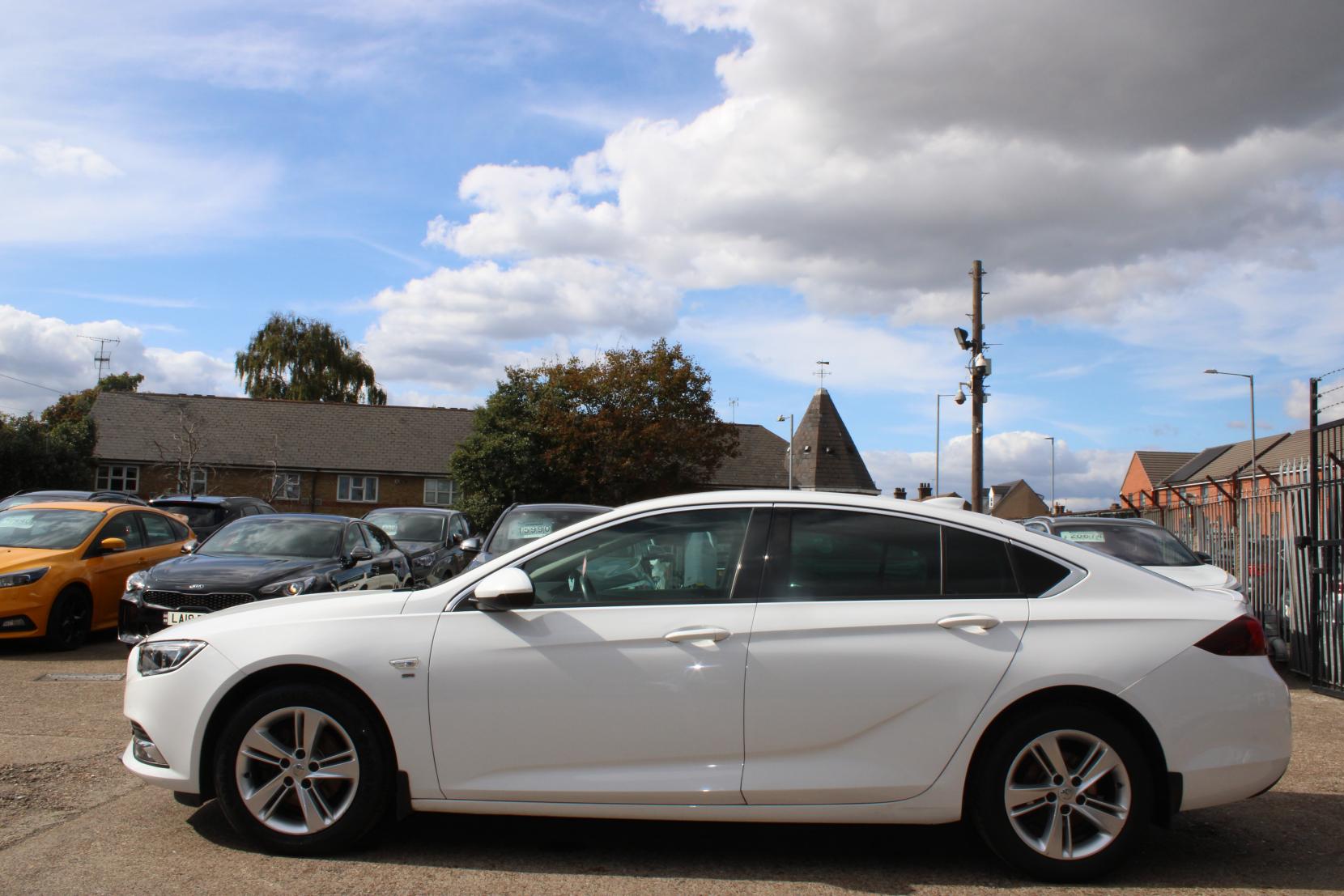 Vauxhall Insignia 1.5i Turbo GPF SRi Nav Grand Sport 5dr Petrol Manual Euro 6 (s/s) (165 ps)