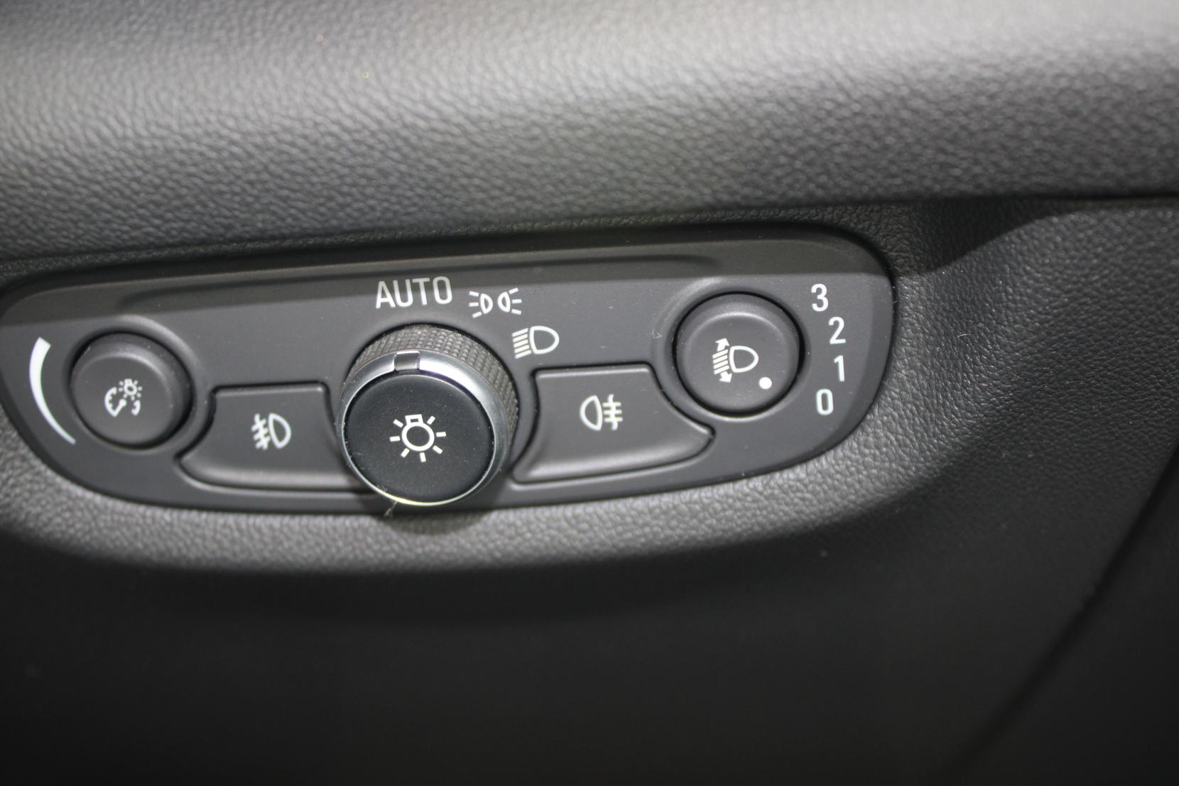 Vauxhall Insignia 1.5i Turbo GPF SRi Nav Grand Sport 5dr Petrol Manual Euro 6 (s/s) (165 ps)