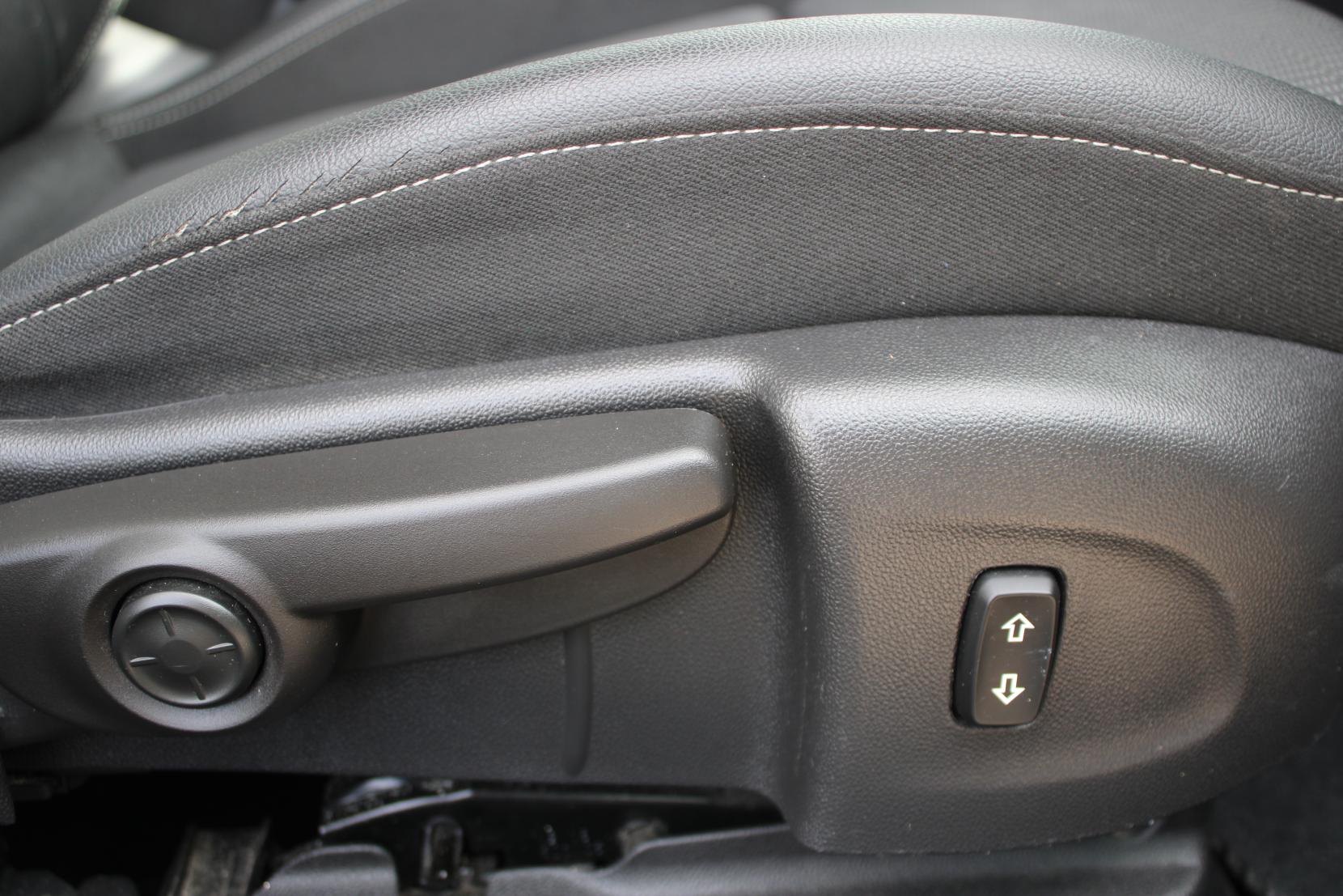 Vauxhall Insignia 1.5i Turbo GPF SRi Nav Grand Sport 5dr Petrol Manual Euro 6 (s/s) (165 ps)