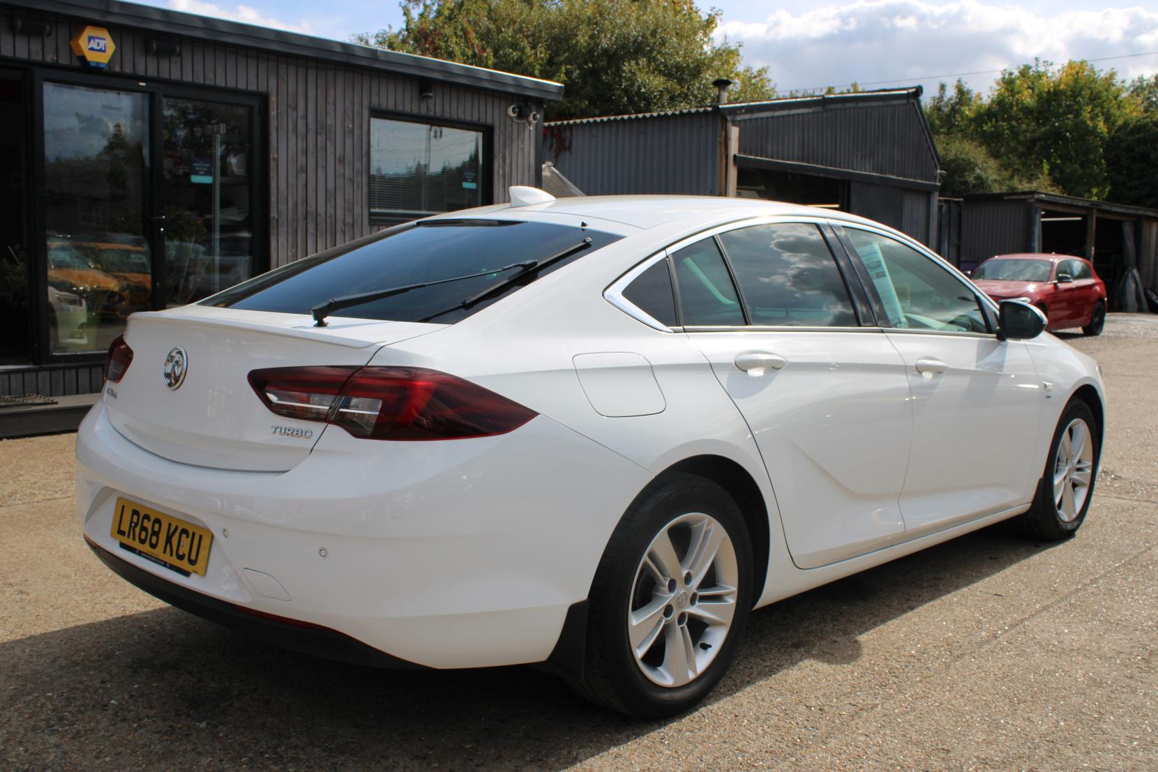 Vauxhall Insignia 1.5i Turbo GPF SRi Nav Grand Sport 5dr Petrol Manual Euro 6 (s/s) (165 ps)