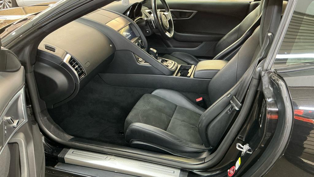 Jaguar F-Type 2.0i GPF R-Dynamic Coupe 2dr Petrol Auto Euro 6 (s/s) (300 ps)