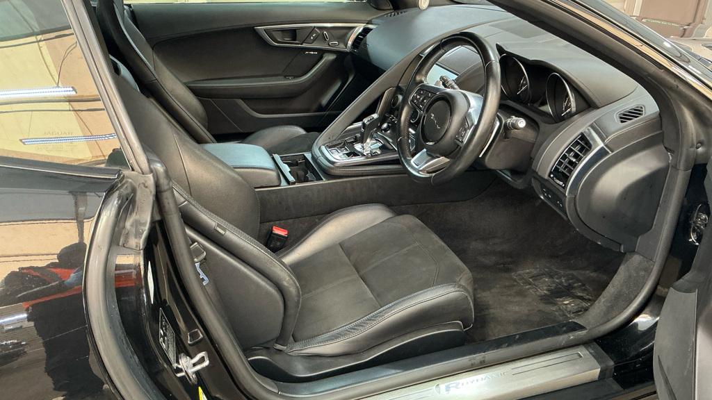 Jaguar F-Type 2.0i GPF R-Dynamic Coupe 2dr Petrol Auto Euro 6 (s/s) (300 ps)