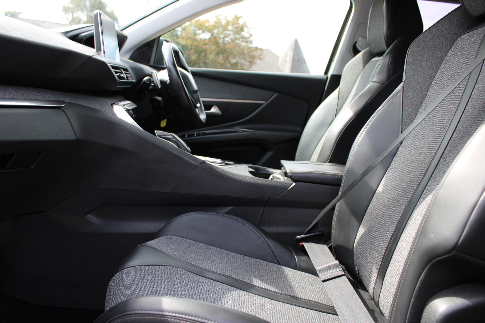 Peugeot 3008 1.2 PureTech Allure SUV 5dr Petrol EAT Euro 6 (s/s) (130 ps)