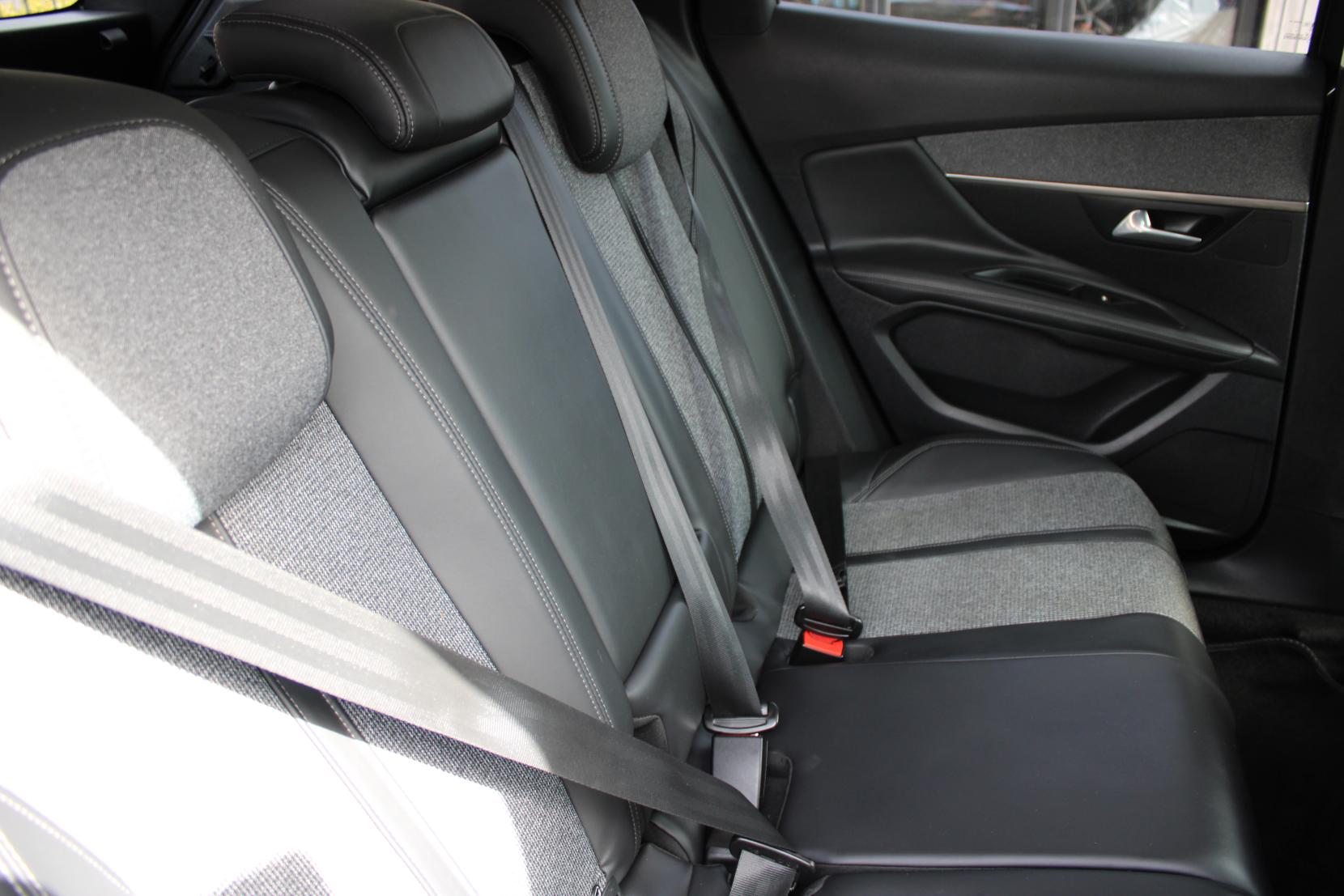 Peugeot 3008 1.2 PureTech Allure SUV 5dr Petrol EAT Euro 6 (s/s) (130 ps)