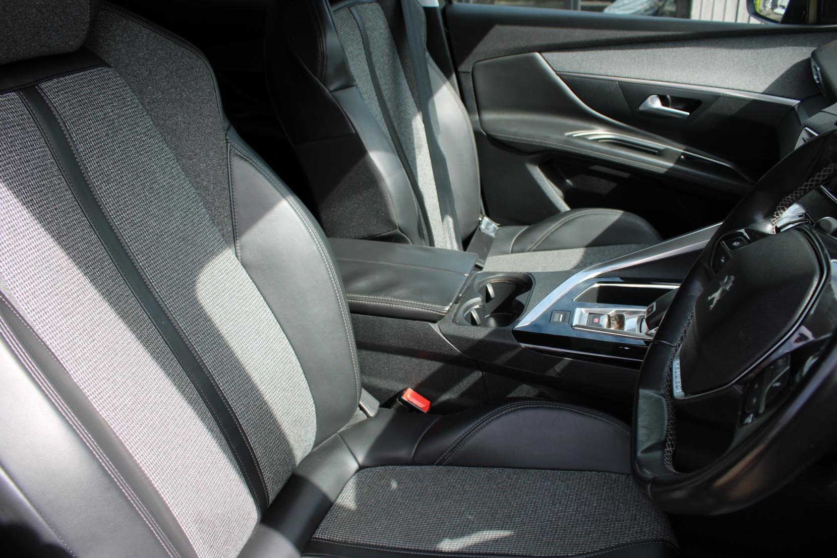 Peugeot 3008 1.2 PureTech Allure SUV 5dr Petrol EAT Euro 6 (s/s) (130 ps)