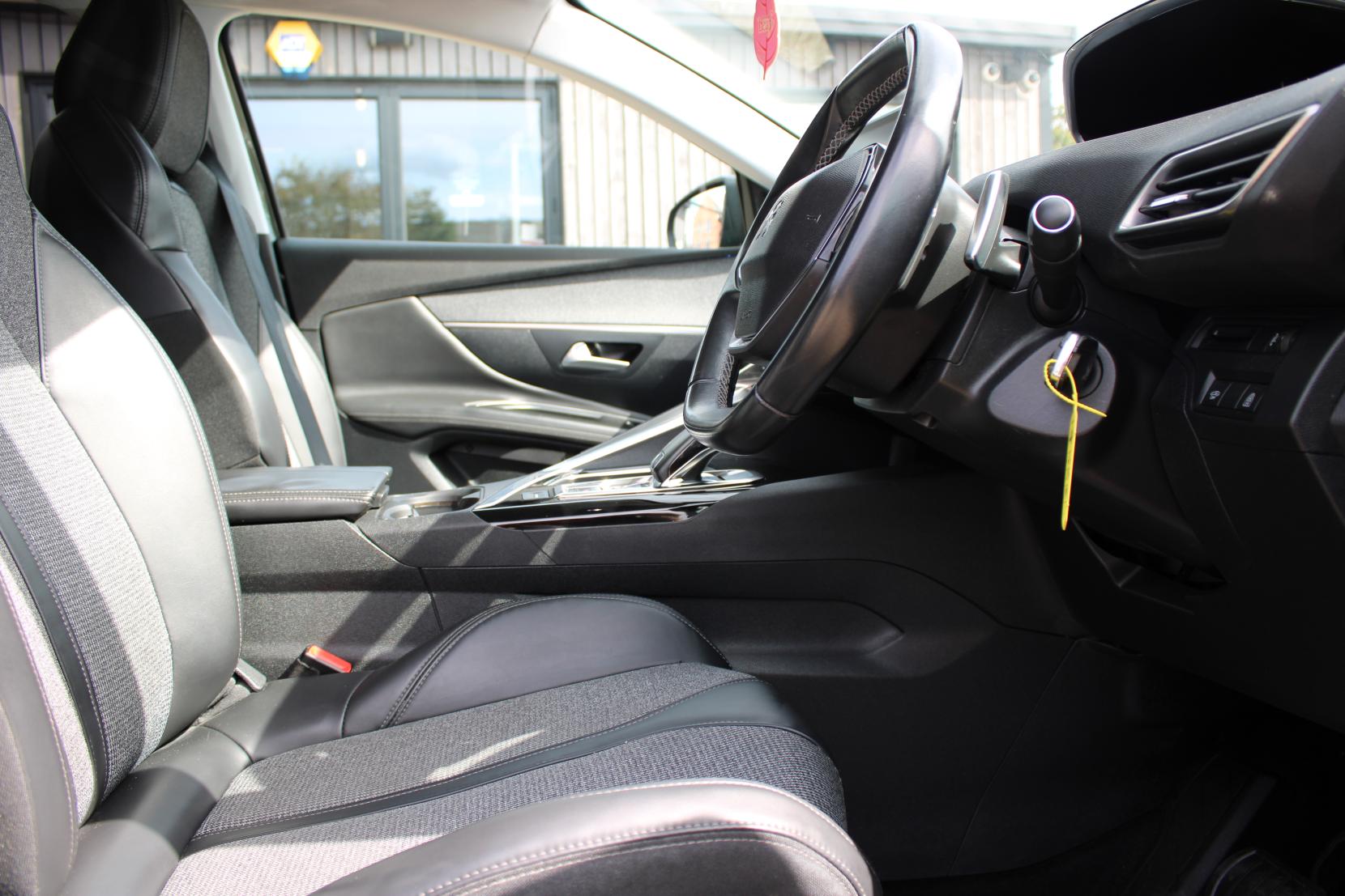 Peugeot 3008 1.2 PureTech Allure SUV 5dr Petrol EAT Euro 6 (s/s) (130 ps)