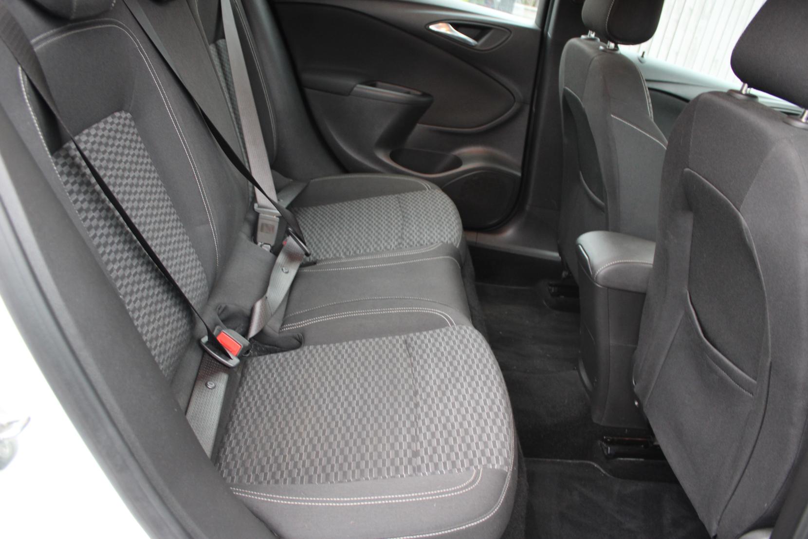 Vauxhall Astra 1.4i Turbo SRi Nav Hatchback 5dr Petrol Manual Euro 6 (150 ps)