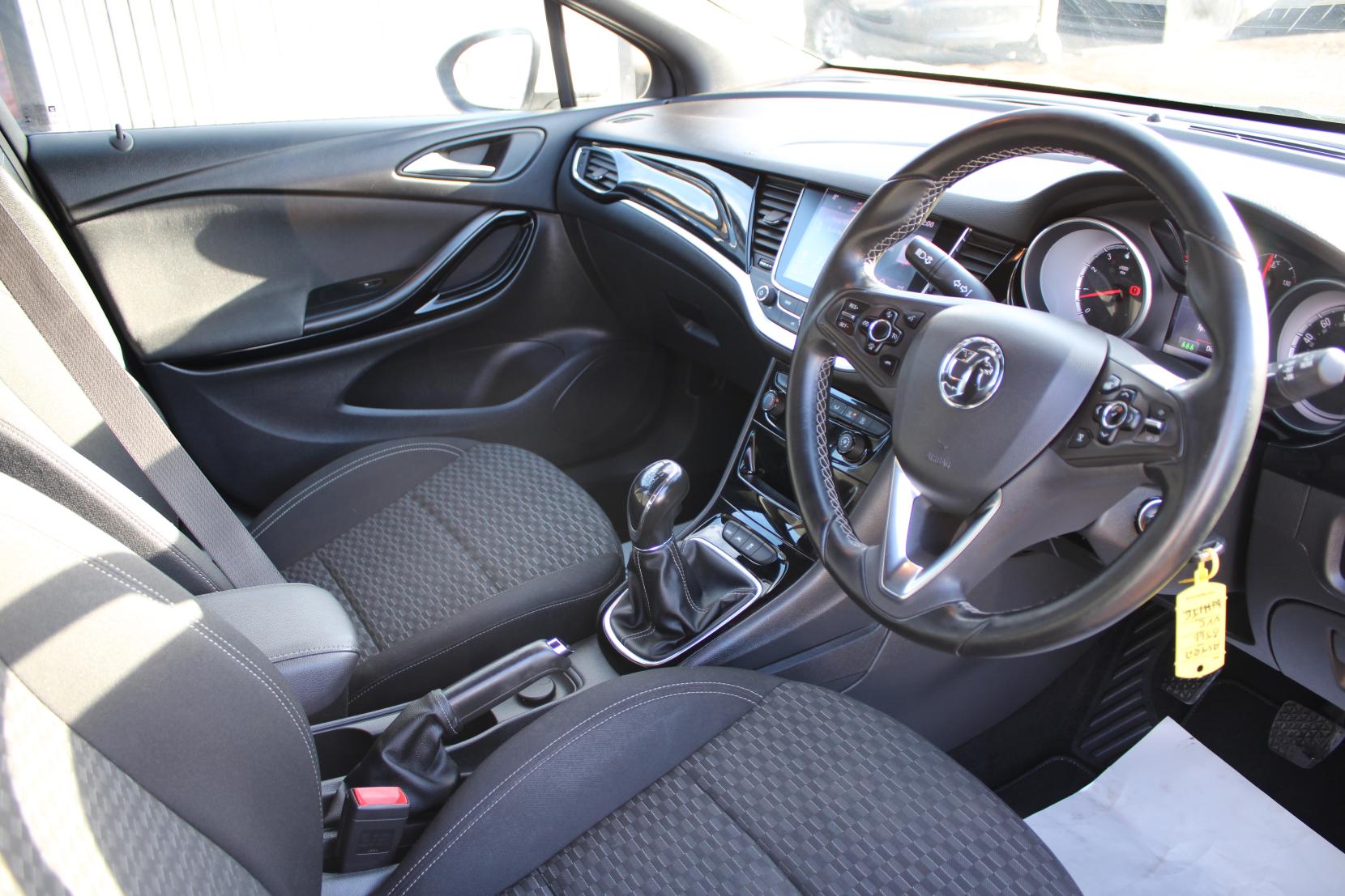 Vauxhall Astra 1.4i Turbo SRi Nav Hatchback 5dr Petrol Manual Euro 6 (150 ps)