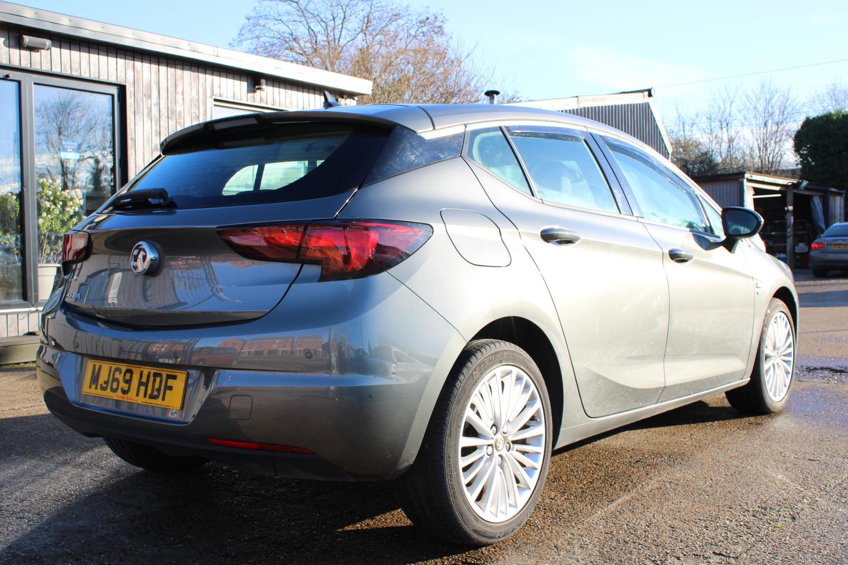 Vauxhall Astra 1.4i Turbo Elite Nav Hatchback 5dr Petrol Manual Euro 6 (s/s) (150 ps)