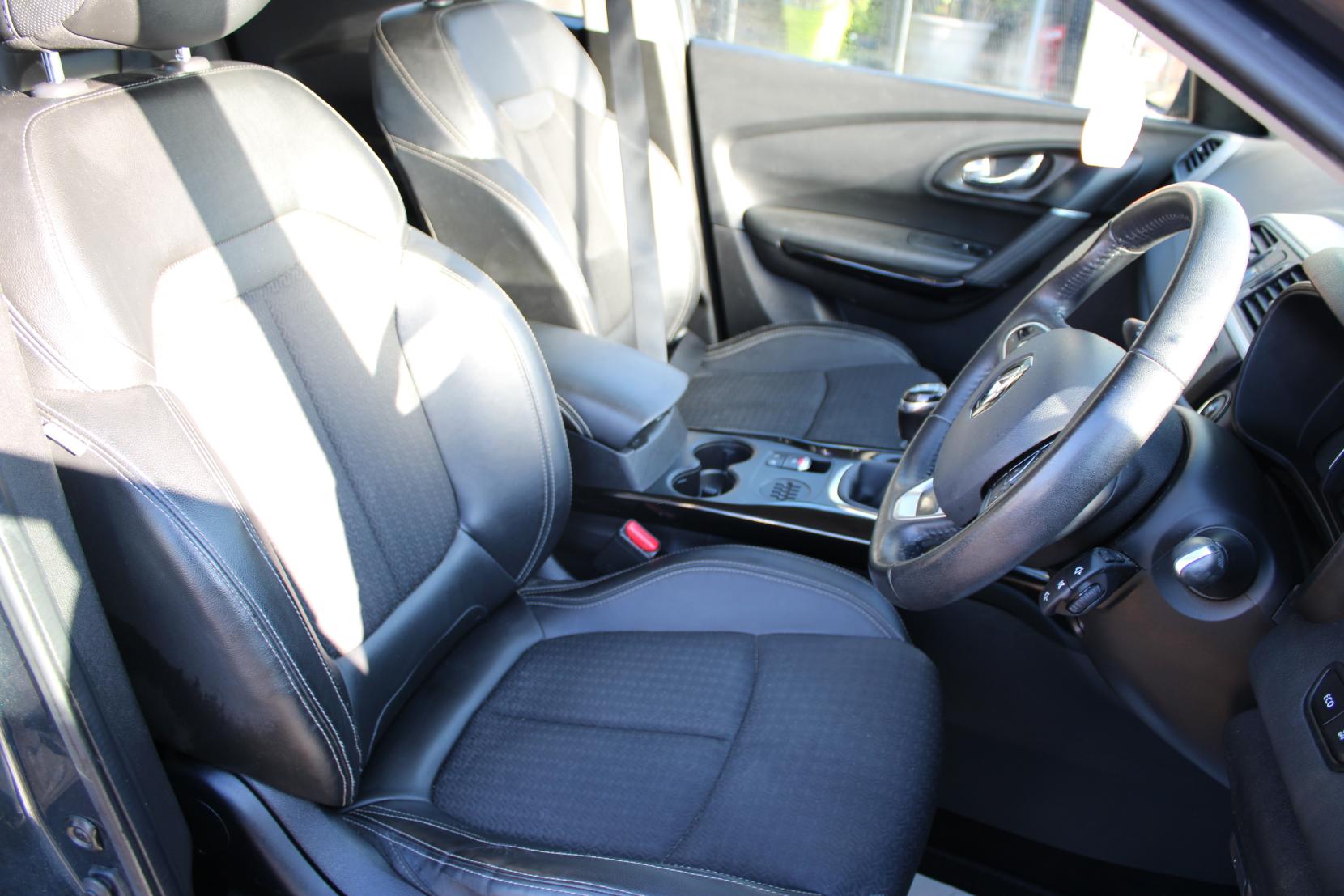 Renault Kadjar 1.2 TCe Dynamique S Nav SUV 5dr Petrol Manual Euro 6 (s/s) (130 ps)