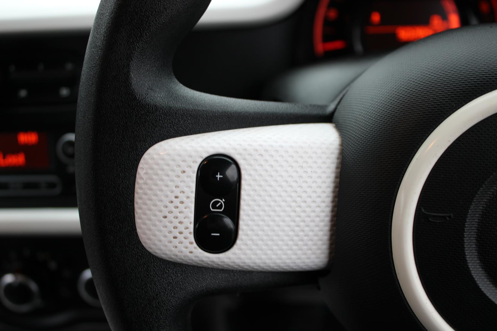 Renault Twingo 1.0 SCe Play Hatchback 5dr Petrol Manual Euro 6 (70 ps)