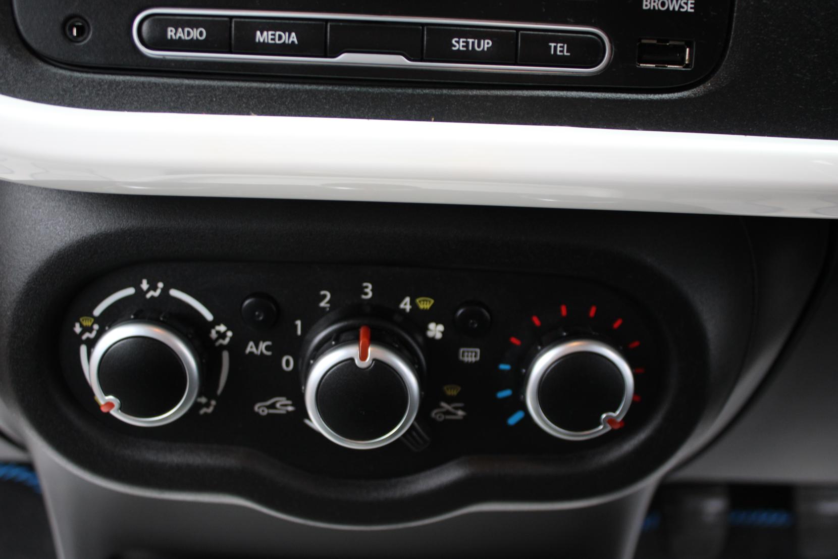 Renault Twingo 1.0 SCe Play Hatchback 5dr Petrol Manual Euro 6 (70 ps)