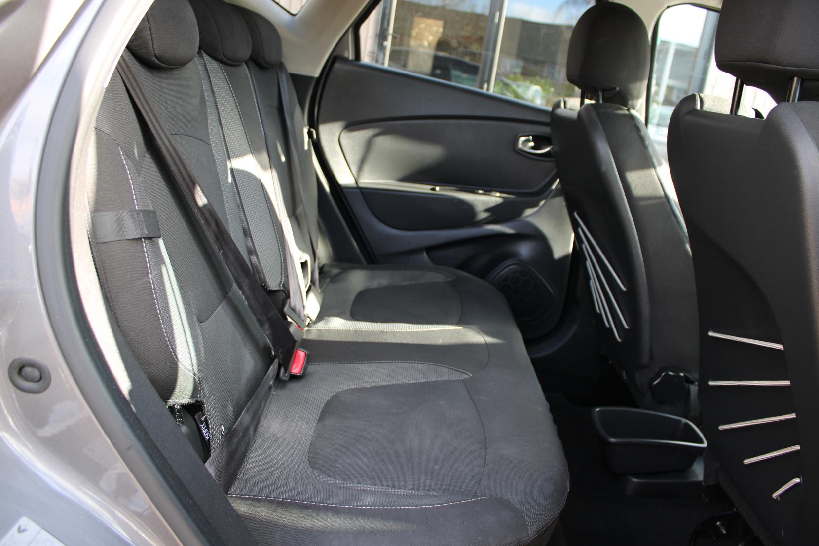 Renault Captur 1.5 dCi ENERGY Dynamique S Nav SUV 5dr Diesel Auto Euro 6 (s/s) (90 ps)