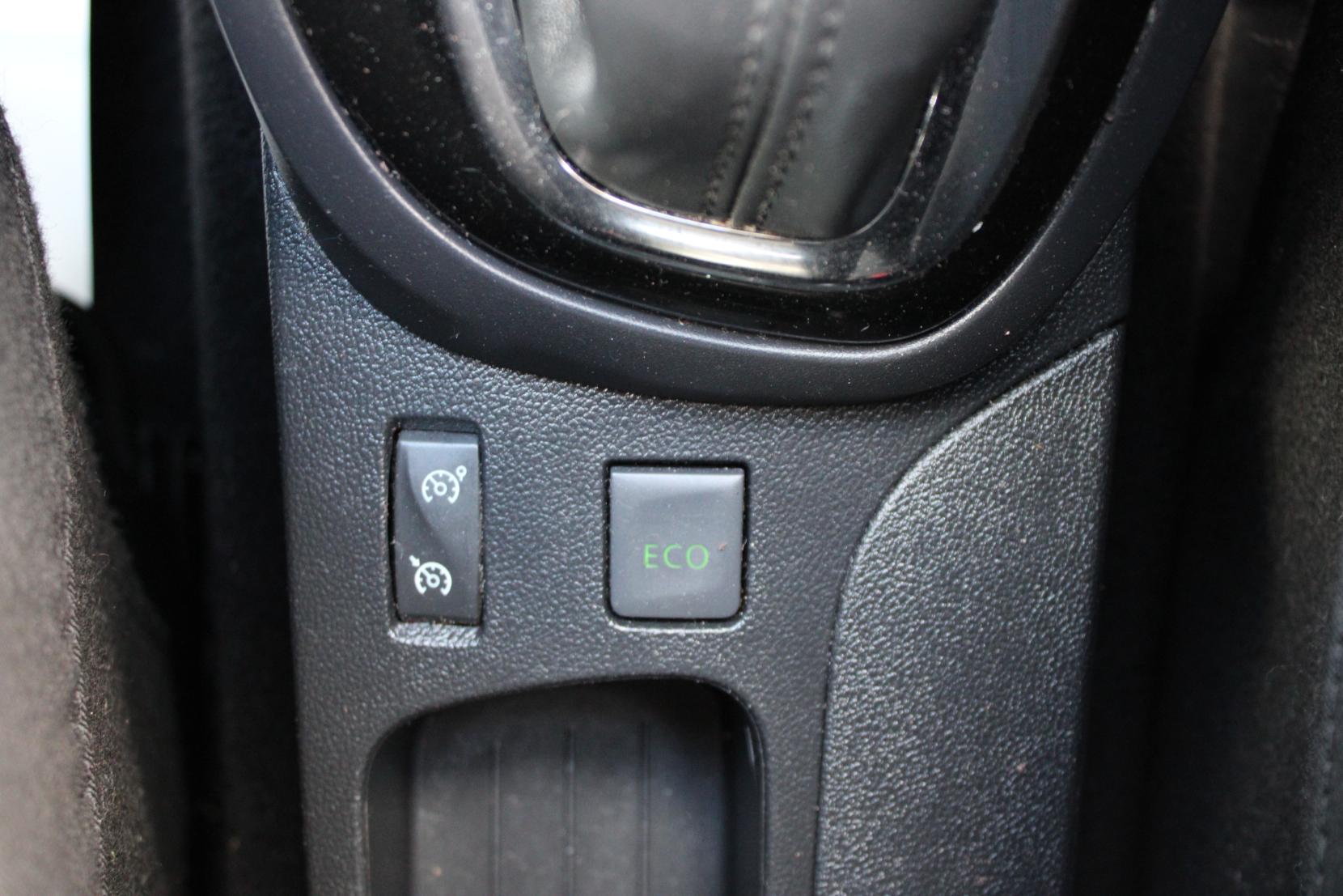 Renault Captur 1.5 dCi ENERGY Dynamique S Nav SUV 5dr Diesel Auto Euro 6 (s/s) (90 ps)