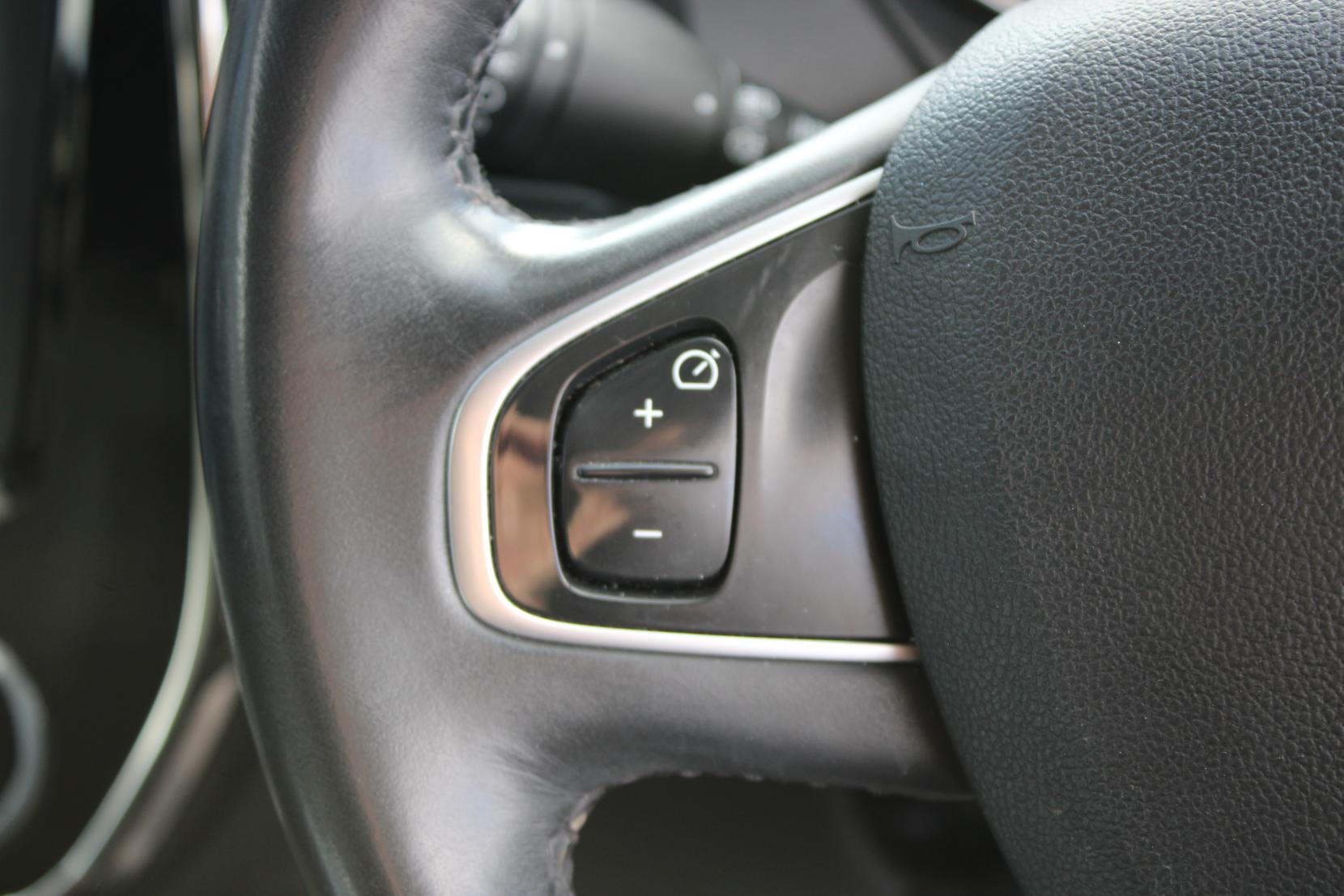 Renault Captur 1.5 dCi ENERGY Dynamique S Nav SUV 5dr Diesel Auto Euro 6 (s/s) (90 ps)