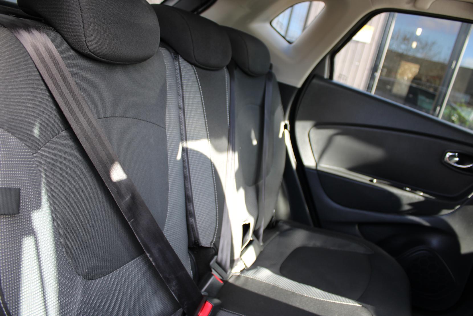 Renault Captur 1.5 dCi ENERGY Dynamique S Nav SUV 5dr Diesel Auto Euro 6 (s/s) (90 ps)