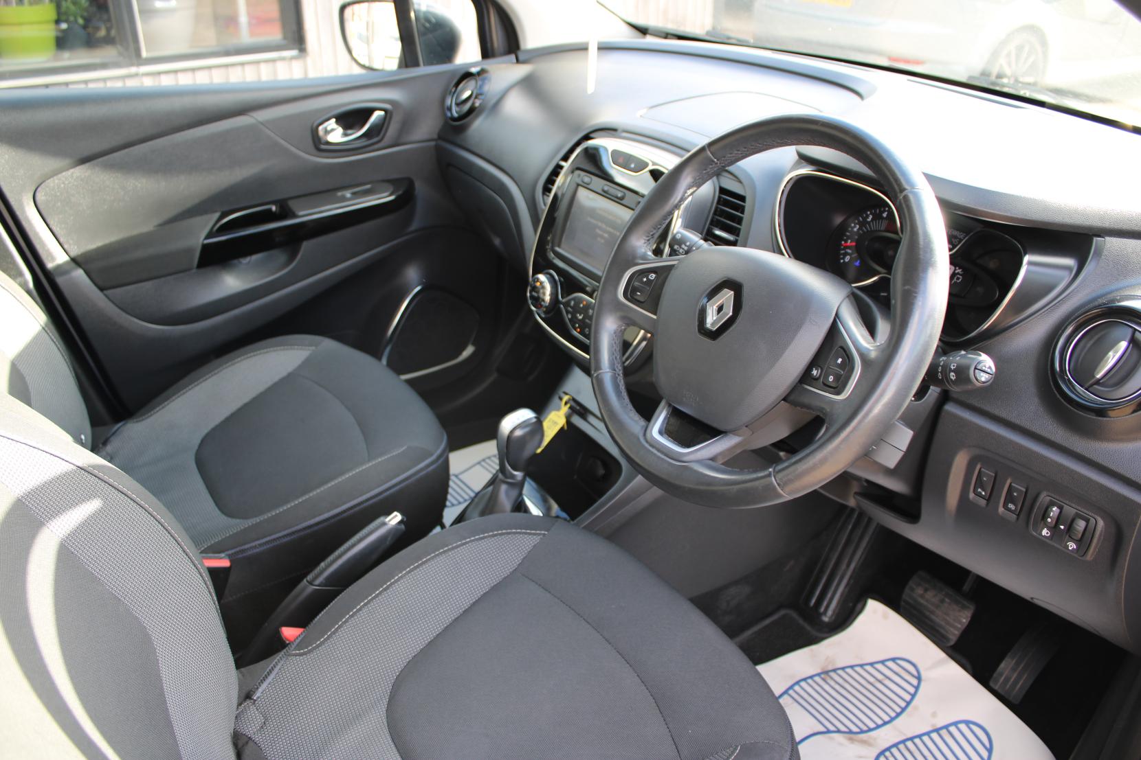 Renault Captur 1.5 dCi ENERGY Dynamique S Nav SUV 5dr Diesel Auto Euro 6 (s/s) (90 ps)