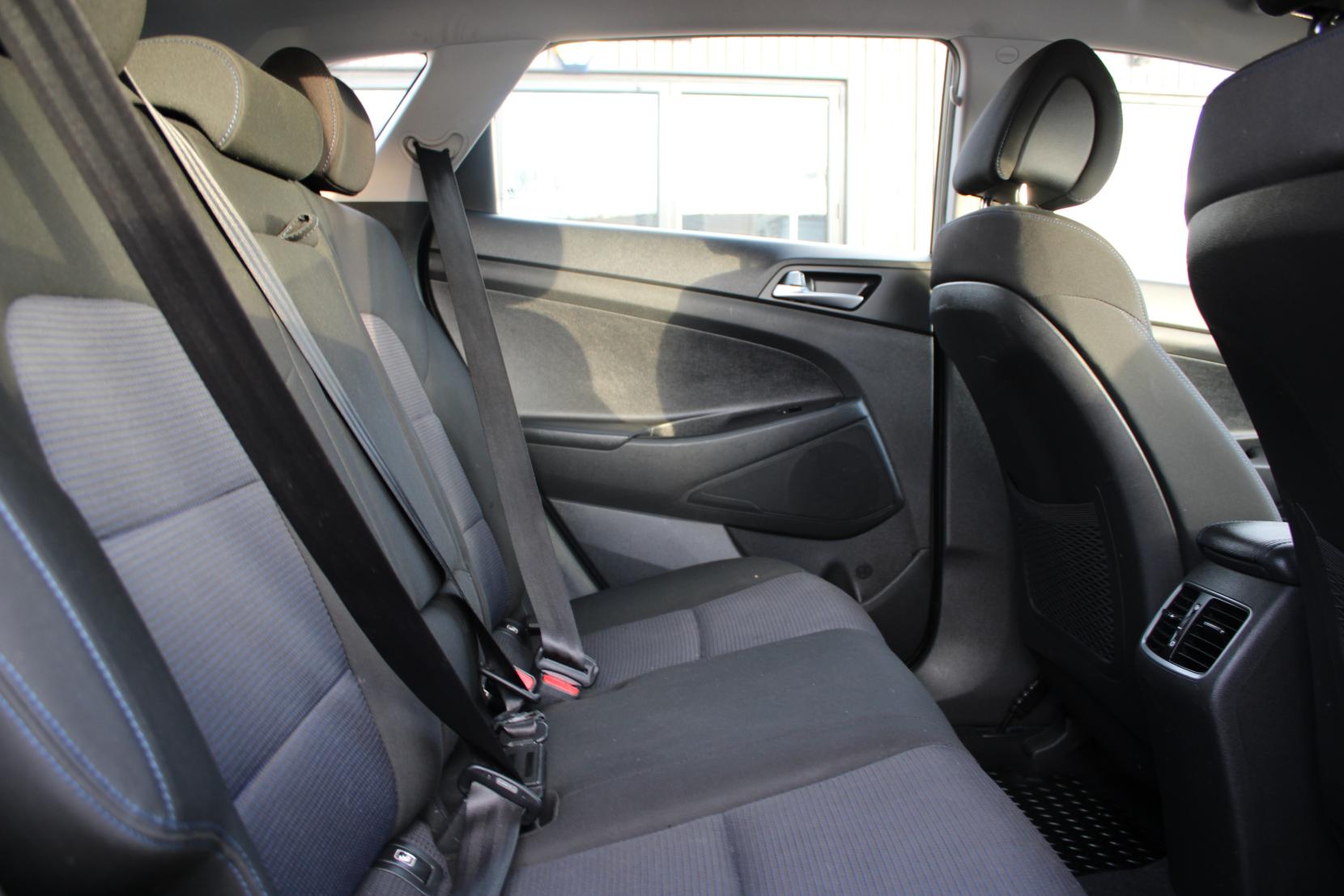 Hyundai TUCSON 1.7 CRDi Blue Drive SE SUV 5dr Diesel Manual Euro 6 (s/s) (116 ps)