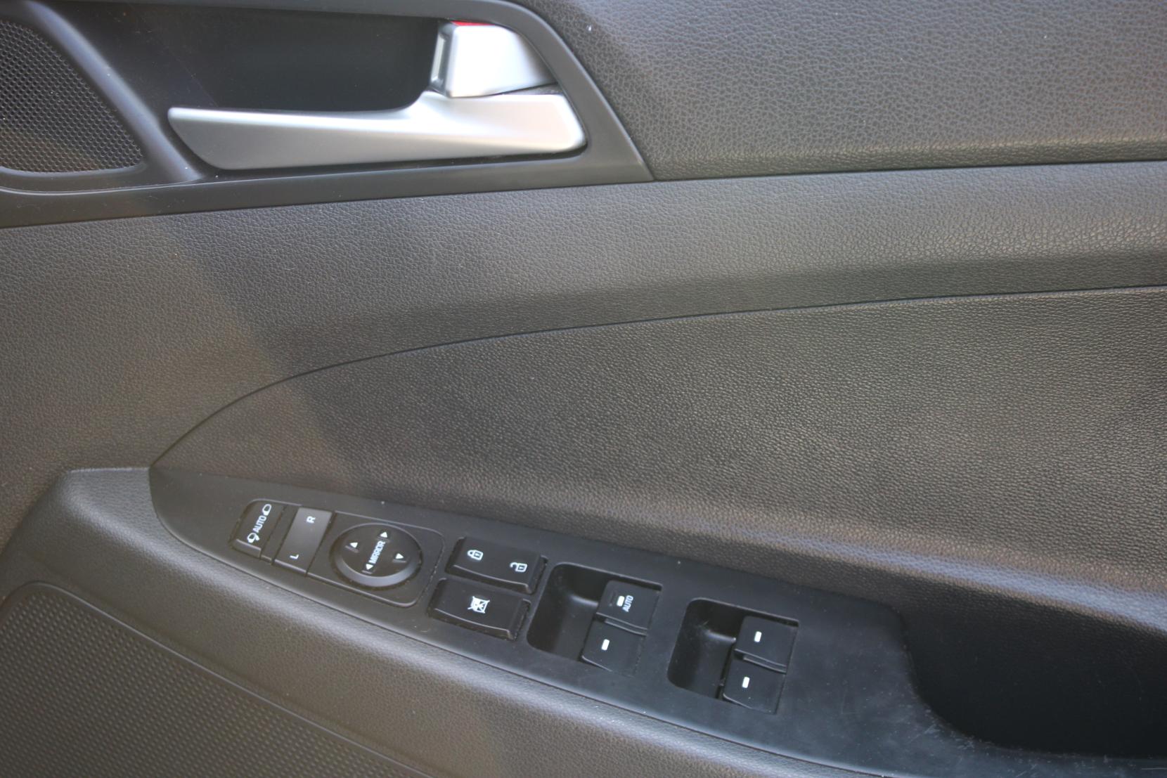 Hyundai TUCSON 1.7 CRDi Blue Drive SE SUV 5dr Diesel Manual Euro 6 (s/s) (116 ps)