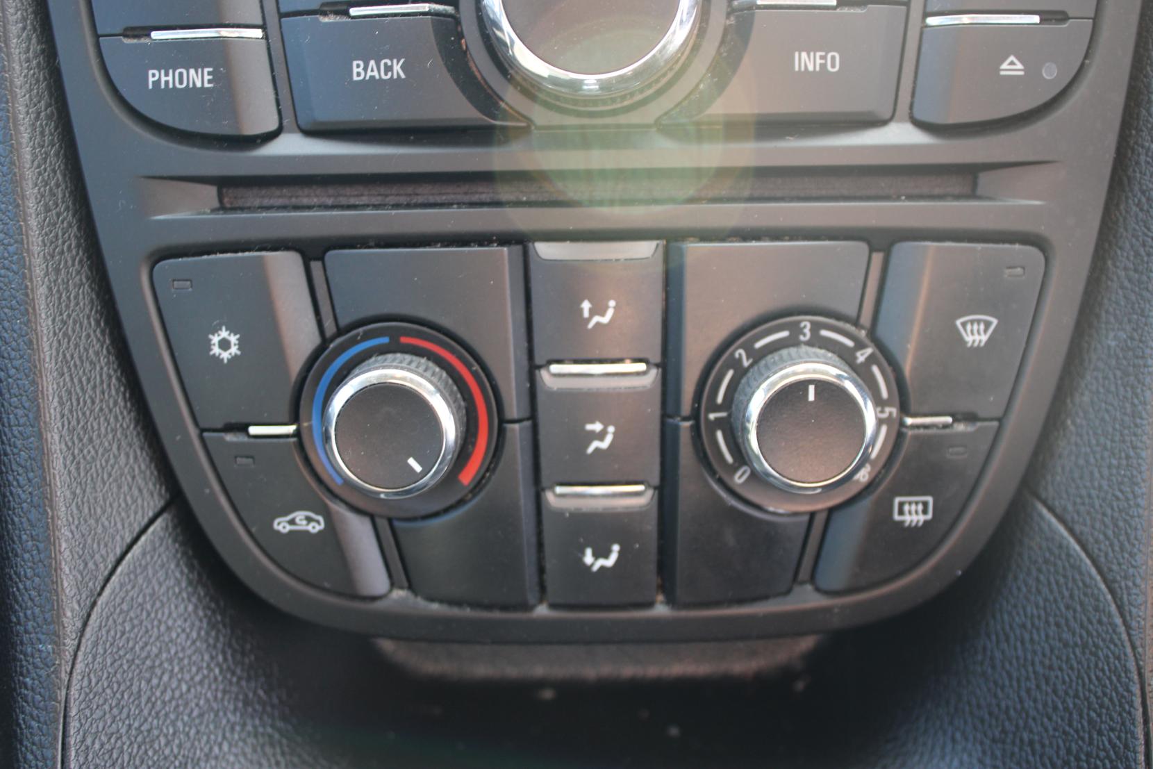 Vauxhall Meriva 1.4i Life MPV 5dr Petrol Manual Euro 6 (100 ps)