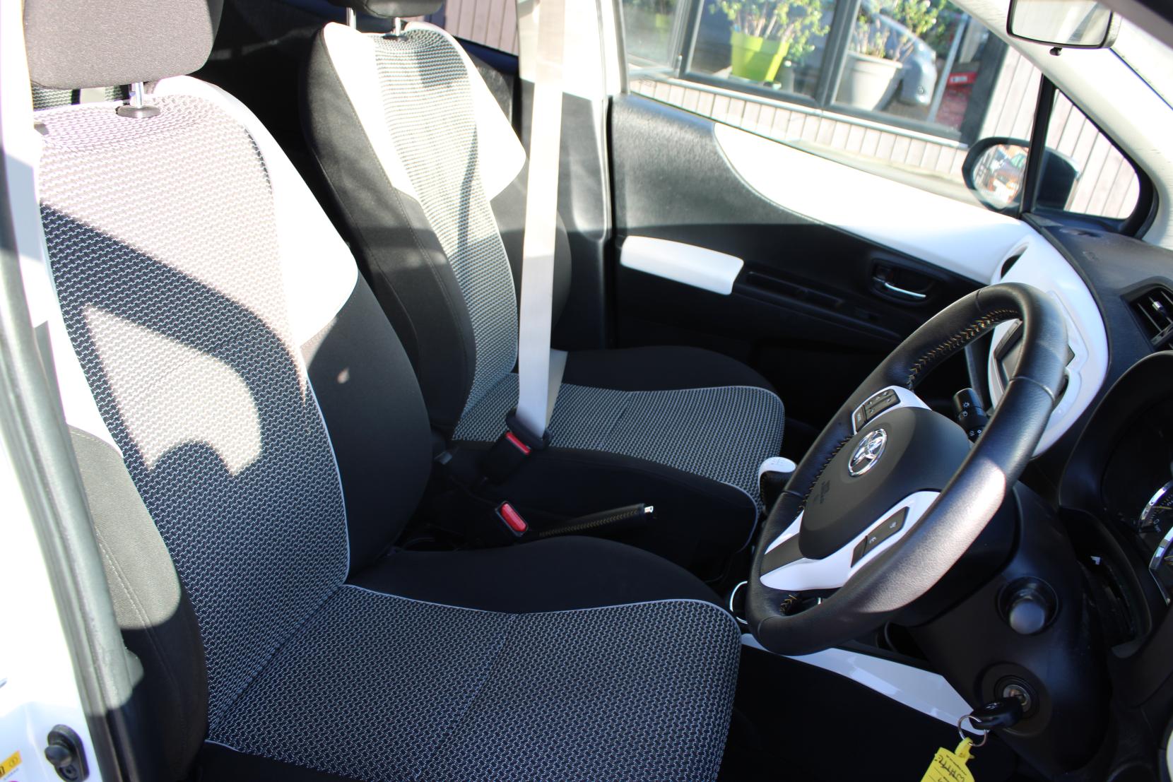 Toyota Yaris 1.33 Dual VVT-i Trend Hatchback 5dr Petrol Manual Euro 5 (99 ps)