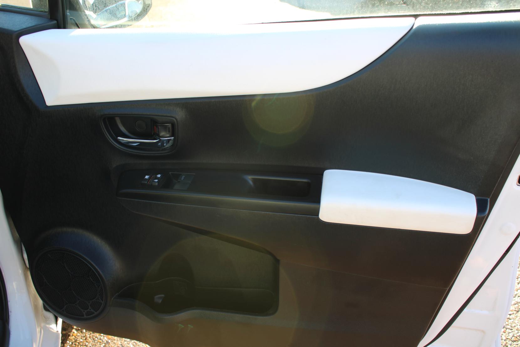 Toyota Yaris 1.33 Dual VVT-i Trend Hatchback 5dr Petrol Manual Euro 5 (99 ps)