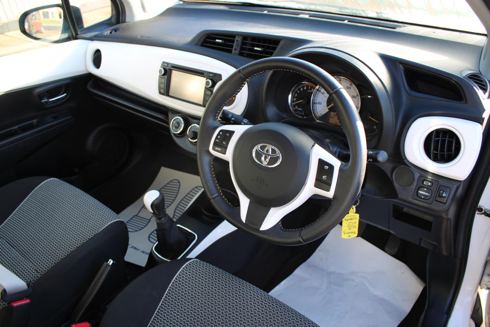 Toyota Yaris 1.33 Dual VVT-i Trend Hatchback 5dr Petrol Manual Euro 5 (99 ps)