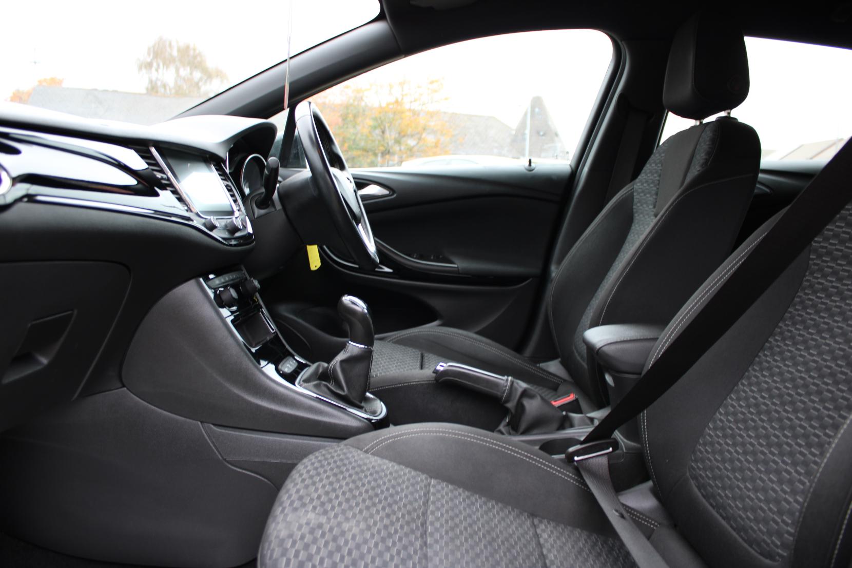 Vauxhall Astra 1.6i Turbo GPF SRi VX Line Nav Hatchback 5dr Petrol Manual Euro 6 (s/s) (200 ps)