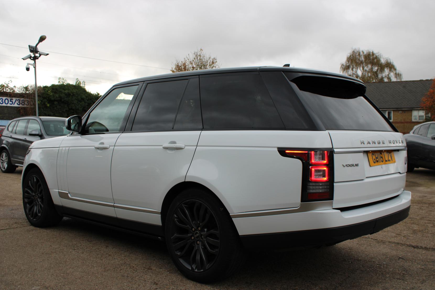 Land Rover Range Rover 3.0 TD V6 Vogue SUV 5dr Diesel Auto 4WD Euro 6 (s/s) (258 ps)