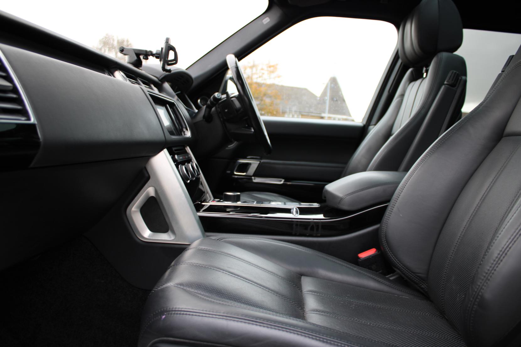 Land Rover Range Rover 3.0 TD V6 Vogue SUV 5dr Diesel Auto 4WD Euro 6 (s/s) (258 ps)