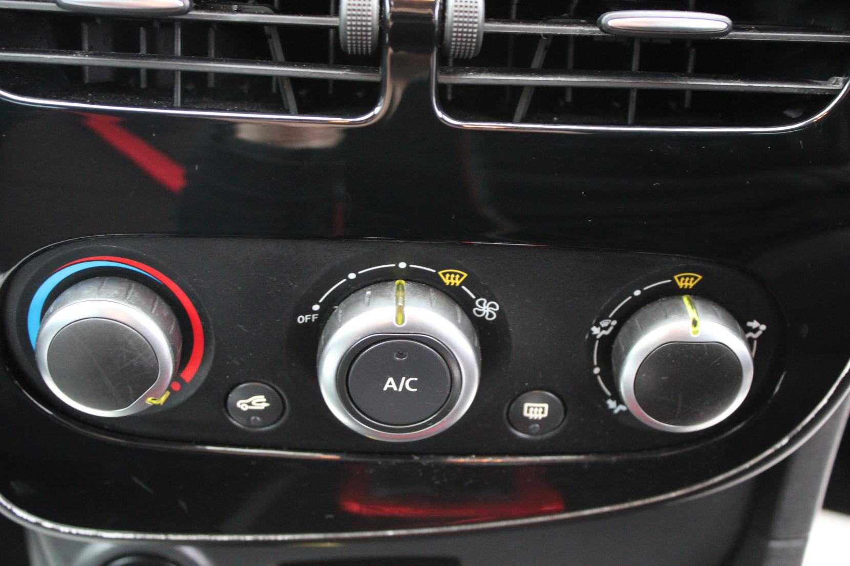 Renault Clio 1.6 TCe Renaultsport Nav Hatchback 5dr Petrol Auto Euro 6 (200 ps)