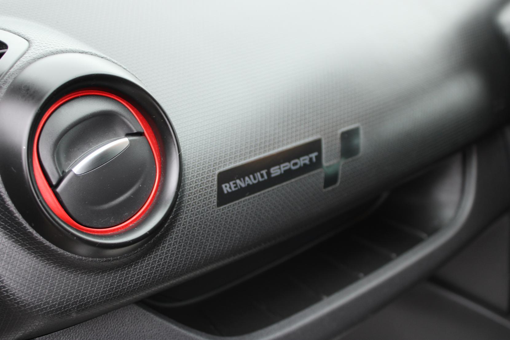 Renault Clio 1.6 TCe Renaultsport Nav Hatchback 5dr Petrol Auto Euro 6 (200 ps)