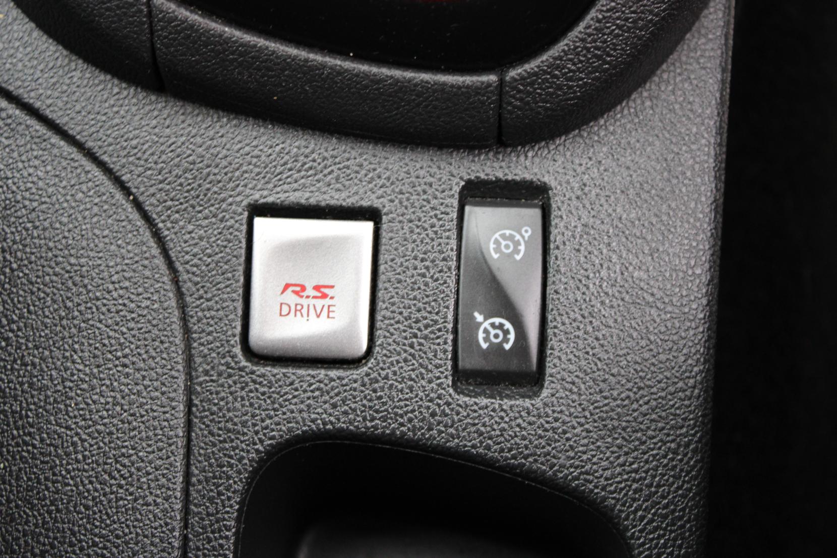 Renault Clio 1.6 TCe Renaultsport Nav Hatchback 5dr Petrol Auto Euro 6 (200 ps)