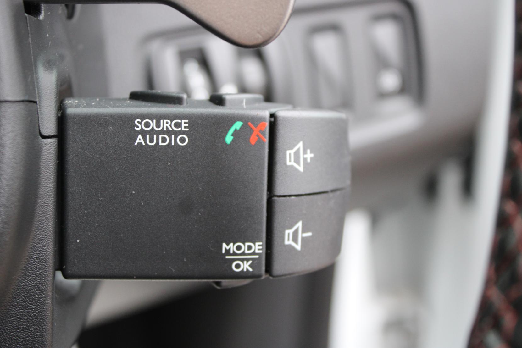 Renault Clio 1.6 TCe Renaultsport Nav Hatchback 5dr Petrol Auto Euro 6 (200 ps)