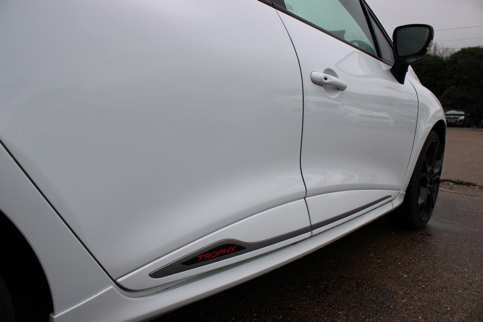 Renault Clio 1.6 TCe Renaultsport Nav Hatchback 5dr Petrol Auto Euro 6 (200 ps)