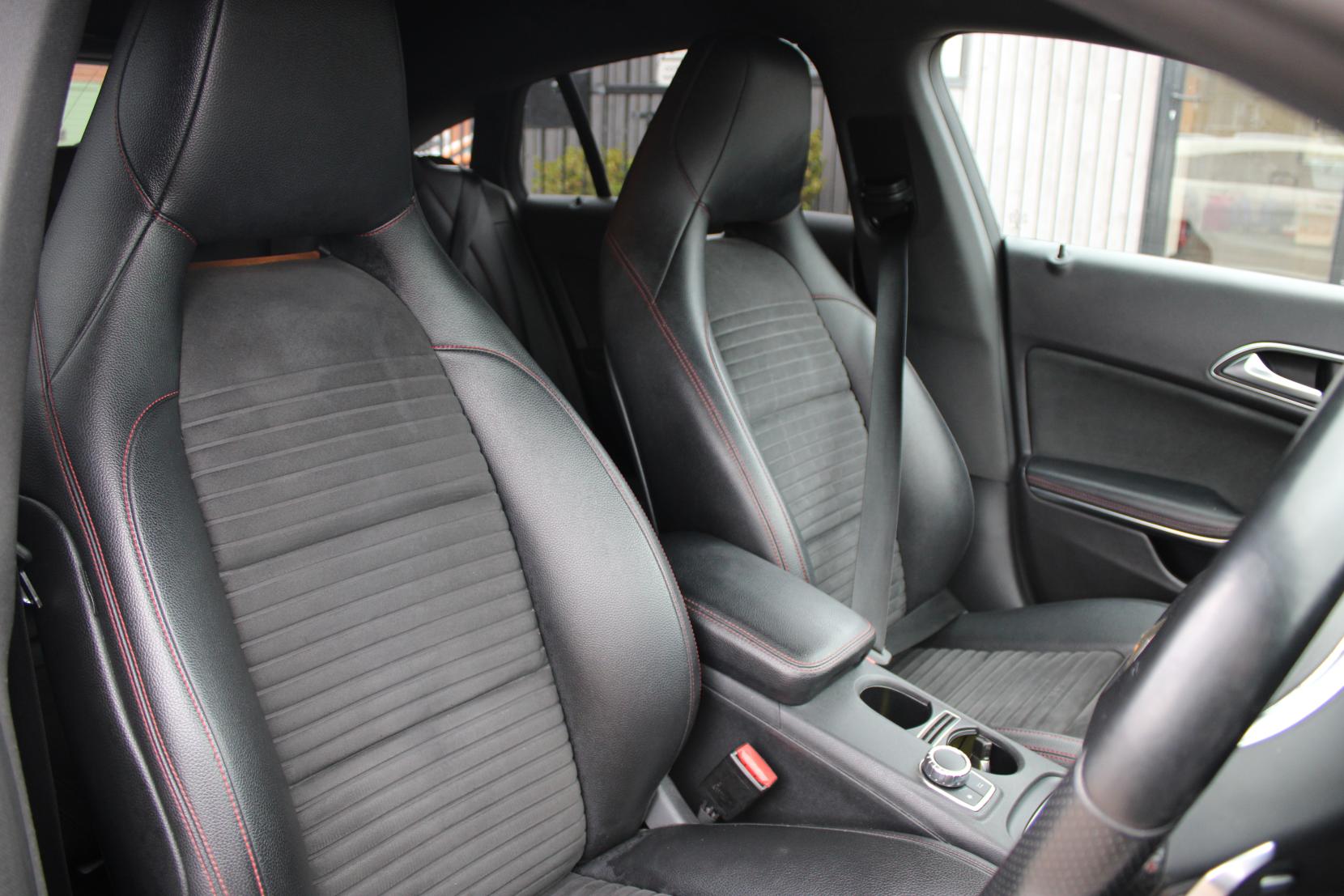 Mercedes-Benz CLA 2.1 CLA200d AMG Line