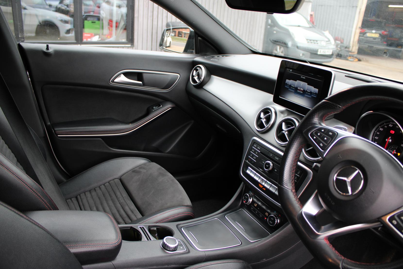 Mercedes-Benz CLA 2.1 CLA200d AMG Line