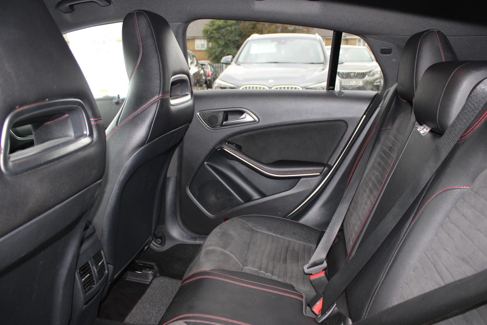 Mercedes-Benz CLA 2.1 CLA200d AMG Line